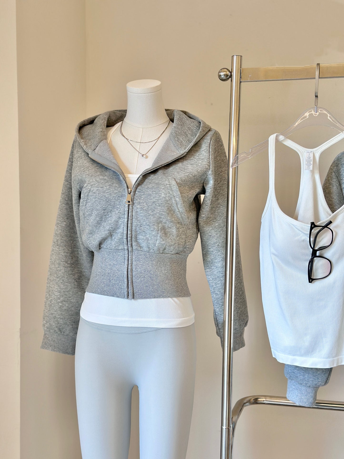 Grey Zip-Up Hoodie & High-Waist Yoga Leggings Set – Slim Fit Activewear 2-Piece Workout Outfit