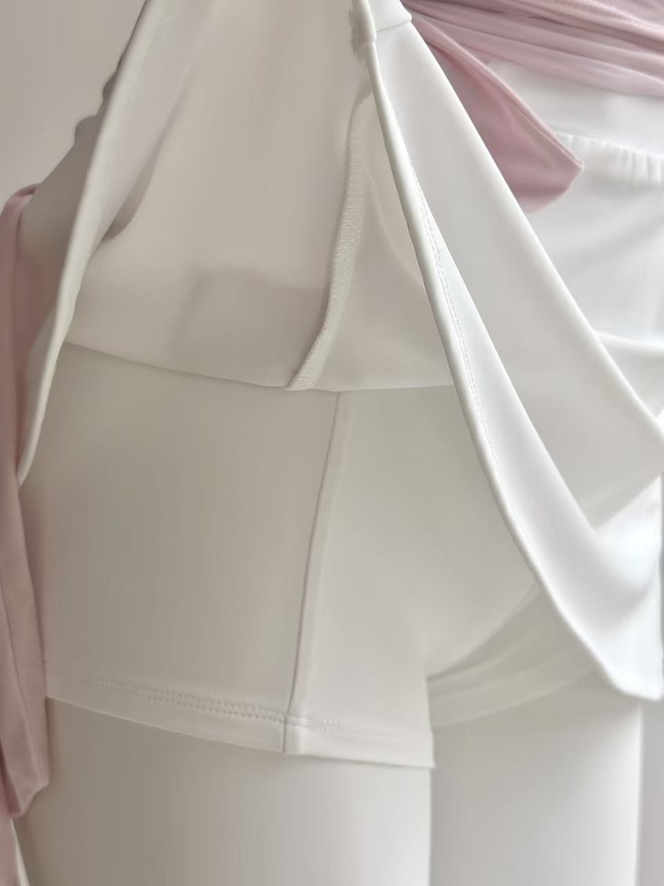 Pink Criss-Cross Strap Top & White A-Line Skirt Shorts Set – 2-Piece Yoga Tennis Outfit for Women