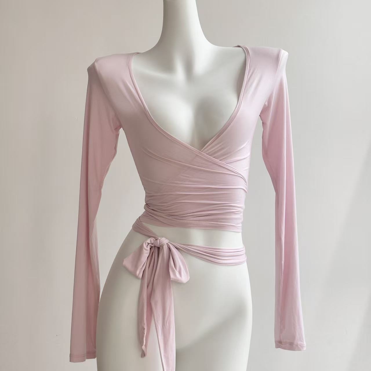 Pink Criss-Cross Strap Top & White A-Line Skirt Shorts Set – 2-Piece Yoga Tennis Outfit for Women